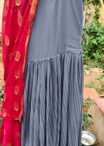 Elegant Grey Kurta with Red Dupatta