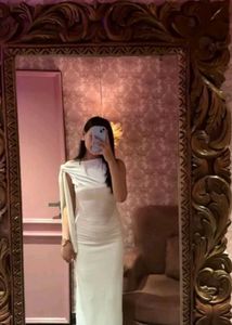 Elegant white bodycon dress