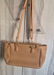 Beige shoulder bag