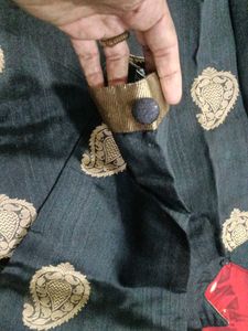Elegant Black Kurta with Paisley Motifs