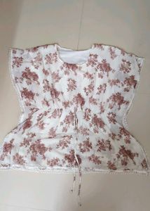 Chic Floral Kaftan Top with Jeans