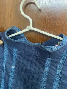 Chic Blue Sleeveless V-Neck Top