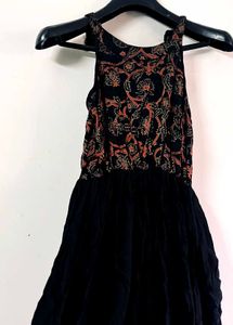 Elegant Black Maxi Dress with Print Detail