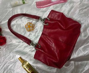 Chic Red Crocodile Textured Handbag