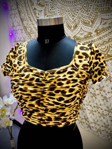 Chic Leopard Print Ruched Crop Top