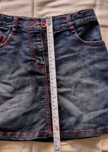Mini skirt 8-9 year girl