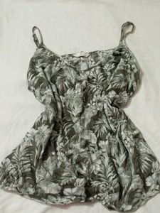 Chic H&M Tropical Print top