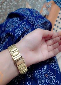 Elegant Gold Tone Watch