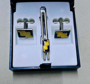 Elegant Cufflinks &amp; Tie Clip Set (NEW &amp; UN-USED)