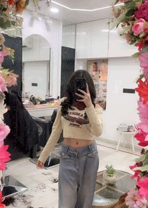 Graphic Print Cropped Long Sleeve Top