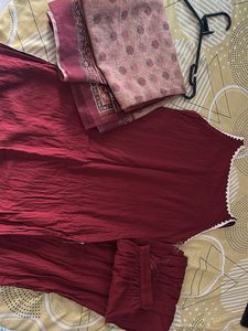 maroon 3 peice set