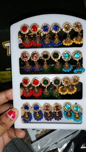 Earrings stand