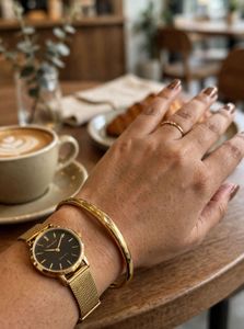 ✨ GOLD OVAL SOLITAIRE BANGLE – MINIMAL &amp; ELEGANT �