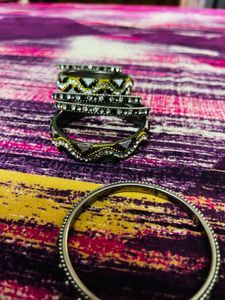 set of 6 metal Bangles with box new