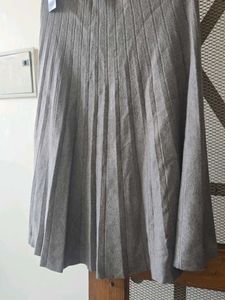 Gray Pleated Knit Skirt
