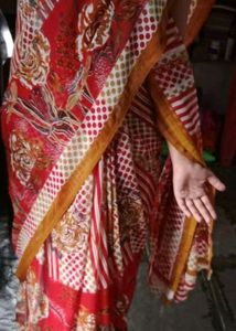 "Crimson Blooms: A Red Floral Print Saree 🌹🌼💃"