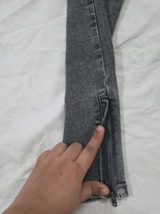 Stylish Grey Denim Jeans with Zipper Detail