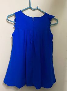 sleeveless blue top