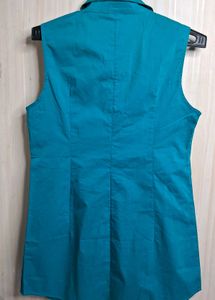 Teal Sleeveless Collared Button-Up Top
