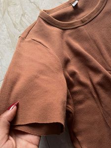 ribbed brown top