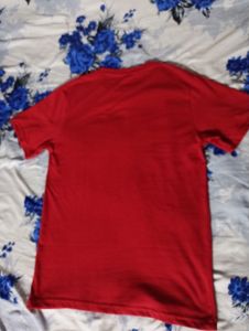 Red "Never Give Up" Graphic T-Shirt