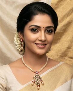 Elegant Pearl & Ruby Jewellery Set