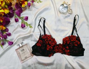 🇳🇿💫🎀Elegant Black &amp; Red Floral Lace Bra