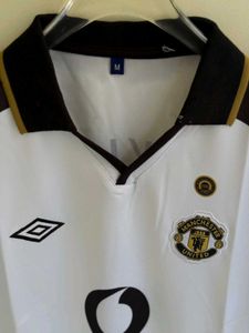 BECKHAM UNITED 2001/02 AWAY KIT EMBROIDERY