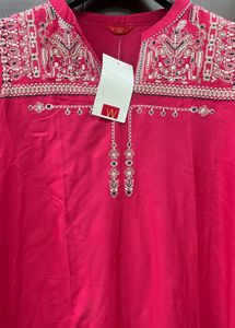 W and Shruti kurti