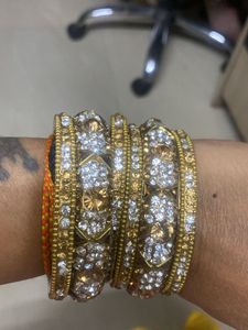 I Selling This Beautiful 6 Piece Bangle Set