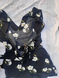 DOROTHY PERKINS Black floral playsuit