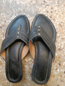 Classic Black Toe-Ring Sandals