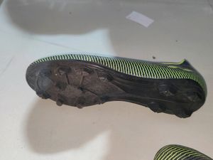 Nivia Mens Football Shoes. Good Condition.No Coins