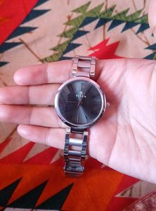 Titan Youth Analog Black Dial Women's Watch🩶