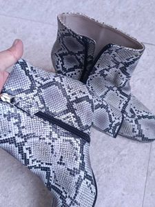 Stylish Snake Print Boots