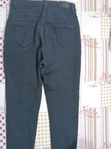 Classic Black High-Waisted Jeans