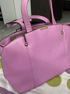 Chic Pink Handbag with Textured Detail