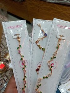 Elegant Tulip Design Bracelet