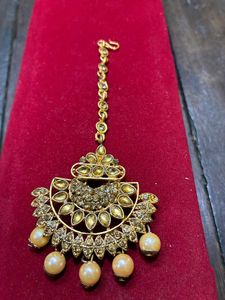 Pearl with stone mangtika