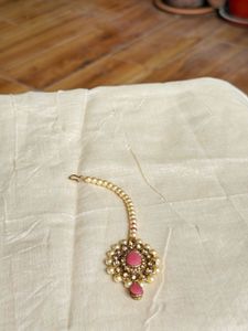 Elegant Pearl Maang Tikka with Pink Stone