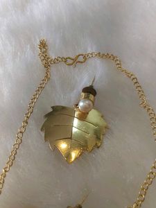 Gold Leaf Pendant Necklace &amp; Earrings Set