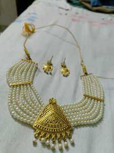 Elegant Pearl and Necklace Set
