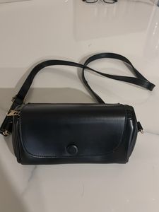 Chic Black Crossbody Bag