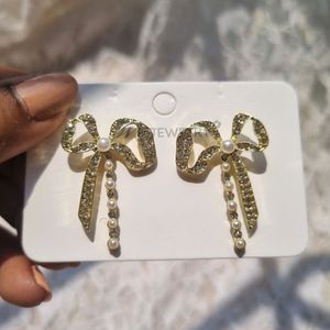 Pearls And Diamonds Studded Bow Korean Earrings