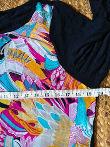 Vibrant Abstract Print Top Size M-L 38"-40"