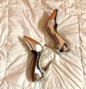 Metallic pump heels, y2k, aesthetic