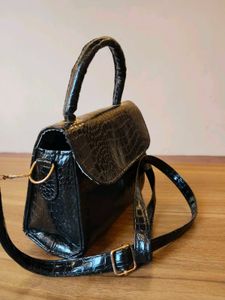 Chic Black Croc Embossed Handbag
