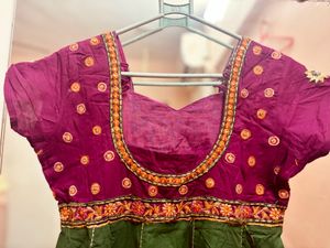 Floral embroidered kurta