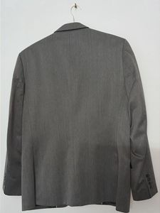 A professional Arrow Men's Grey Blazer