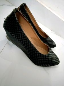 Black Jutti